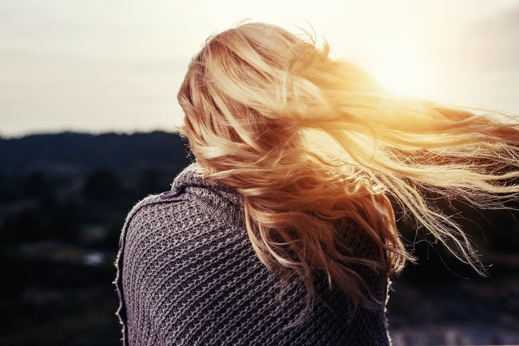Des techniques simples pour entretenir des cheveux bouclés
